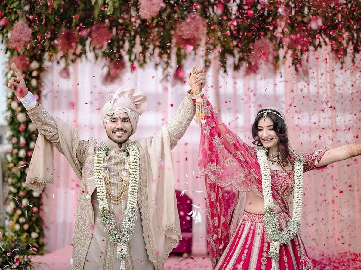 Popular Influencer Sunny Chopra Got Married To Kaushki Photos Goes Viral13