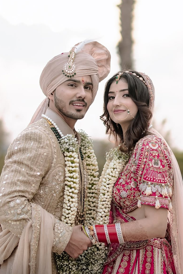 Popular Influencer Sunny Chopra Got Married To Kaushki Photos Goes Viral16