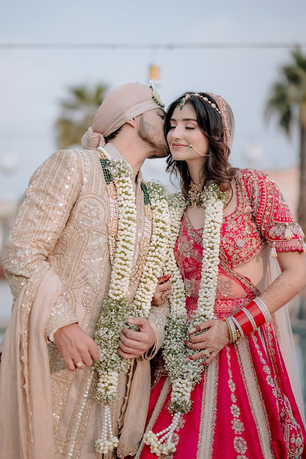 Popular Influencer Sunny Chopra Got Married To Kaushki Photos Goes Viral17