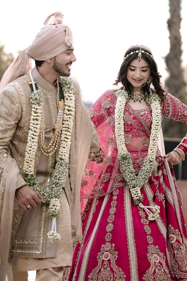 Popular Influencer Sunny Chopra Got Married To Kaushki Photos Goes Viral19