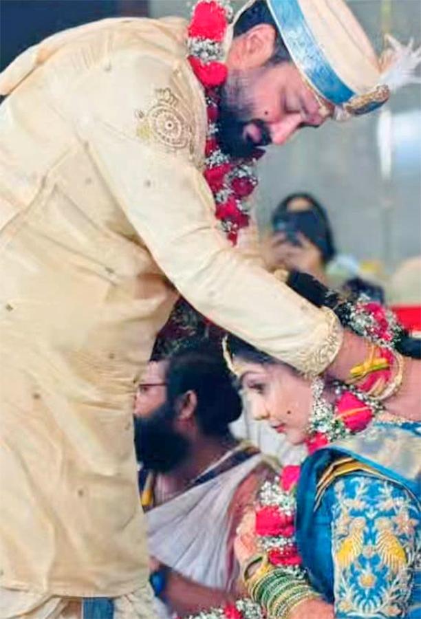 TV Actor Sai Kiran and Sravanthi Wedding Photos Goes Viral13