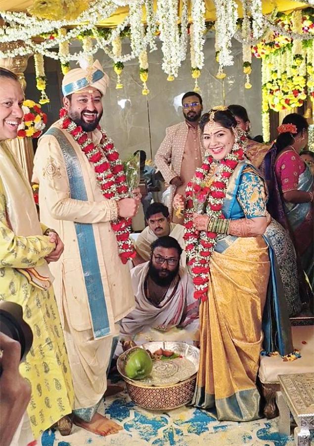 TV Actor Sai Kiran and Sravanthi Wedding Photos Goes Viral4