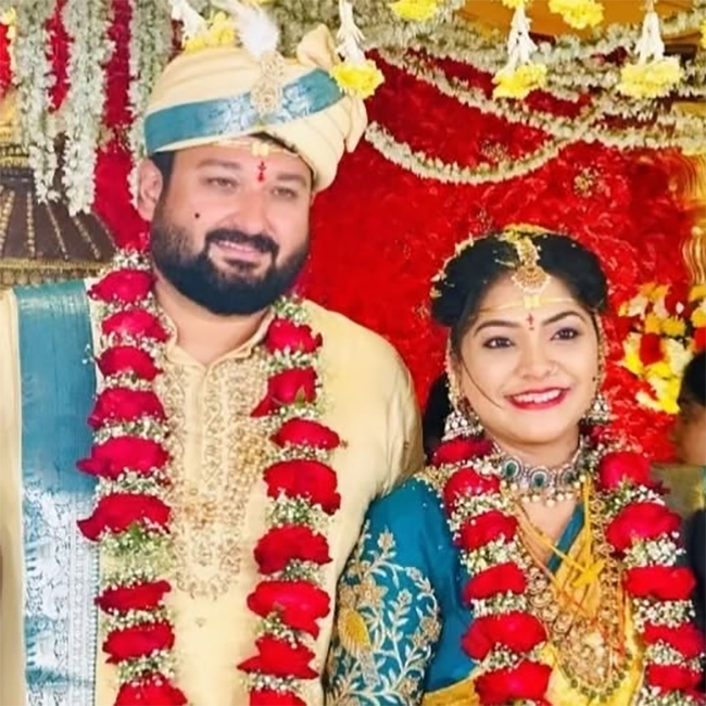 TV Actor Sai Kiran and Sravanthi Wedding Photos Goes Viral8