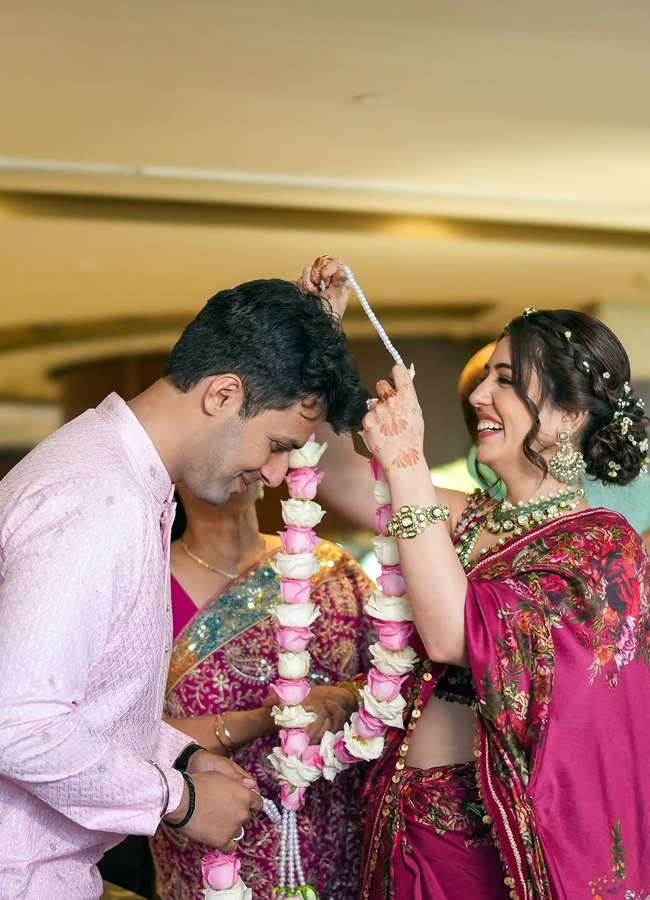 Travel influencer tanya khan get married in court looks beautiful in pink floral saree12