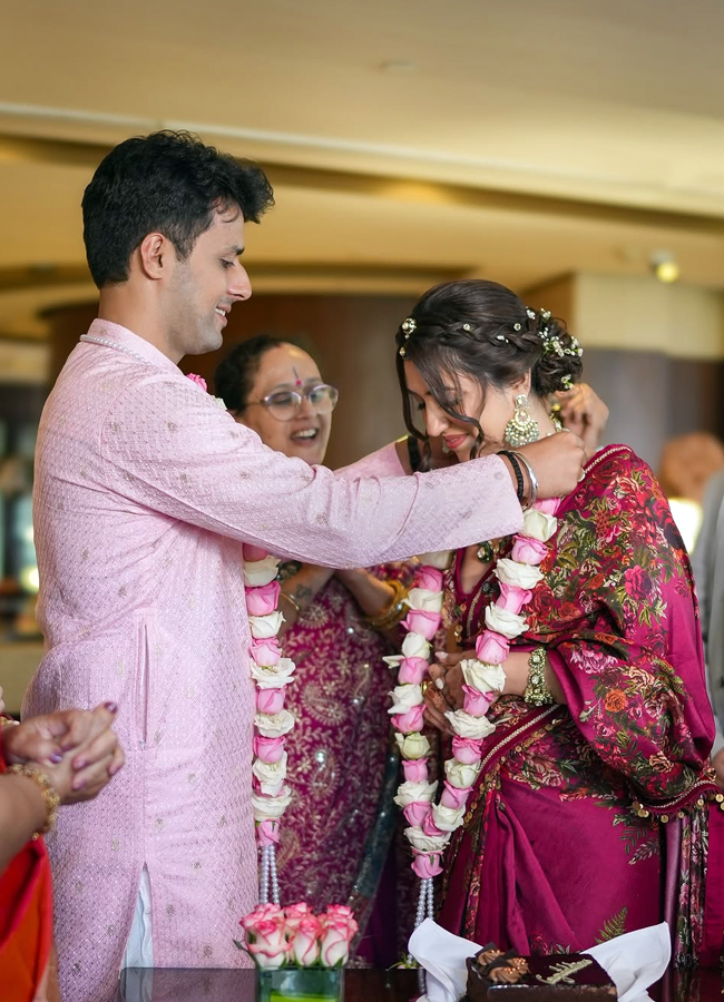 Travel influencer tanya khan get married in court looks beautiful in pink floral saree14