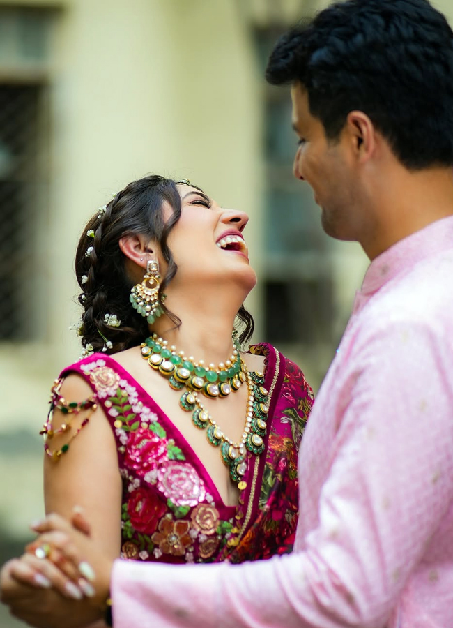 Travel influencer tanya khan get married in court looks beautiful in pink floral saree6