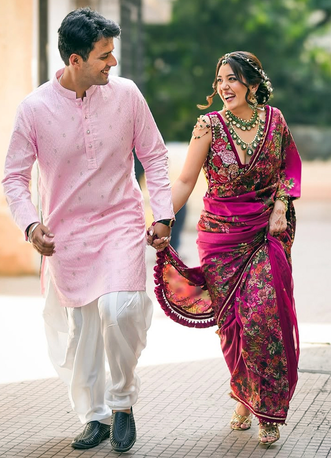 Travel influencer tanya khan get married in court looks beautiful in pink floral saree10