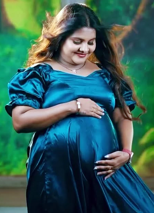 Jabardasth Yadamma Rajus wife Stellas maternity photoshoot5