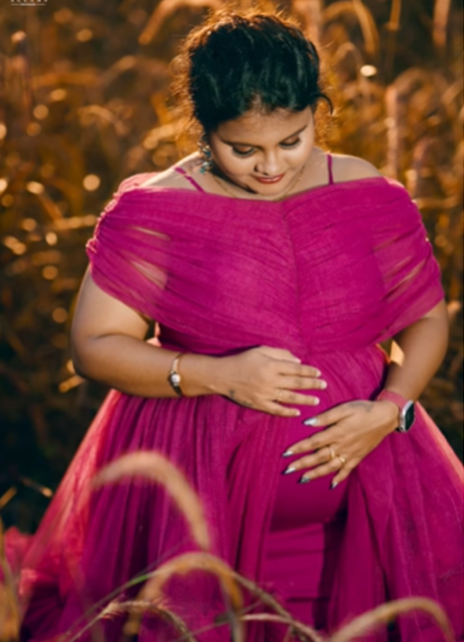 Jabardasth Yadamma Rajus wife Stellas maternity photoshoot9