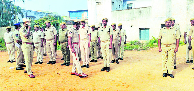 పోలీసు శాఖకు మంచిపేరు తీసుకురండి 1