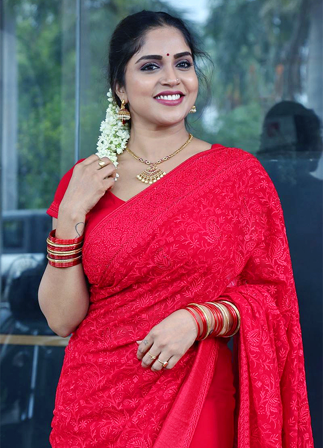 Actress Karunya Chowdary Red Saree Hot photos goes viral12