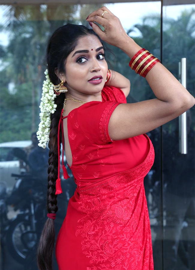 Actress Karunya Chowdary Red Saree Hot photos goes viral14