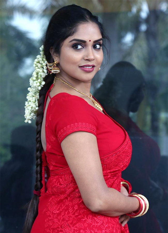 Actress Karunya Chowdary Red Saree Hot photos goes viral19