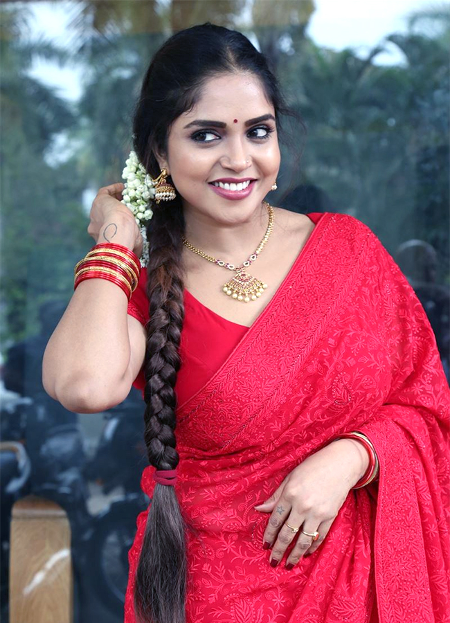 Actress Karunya Chowdary Red Saree Hot photos goes viral2