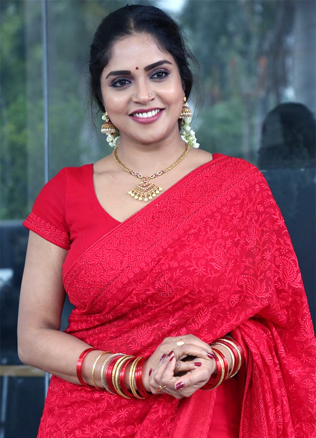 Actress Karunya Chowdary Red Saree Hot photos goes viral21