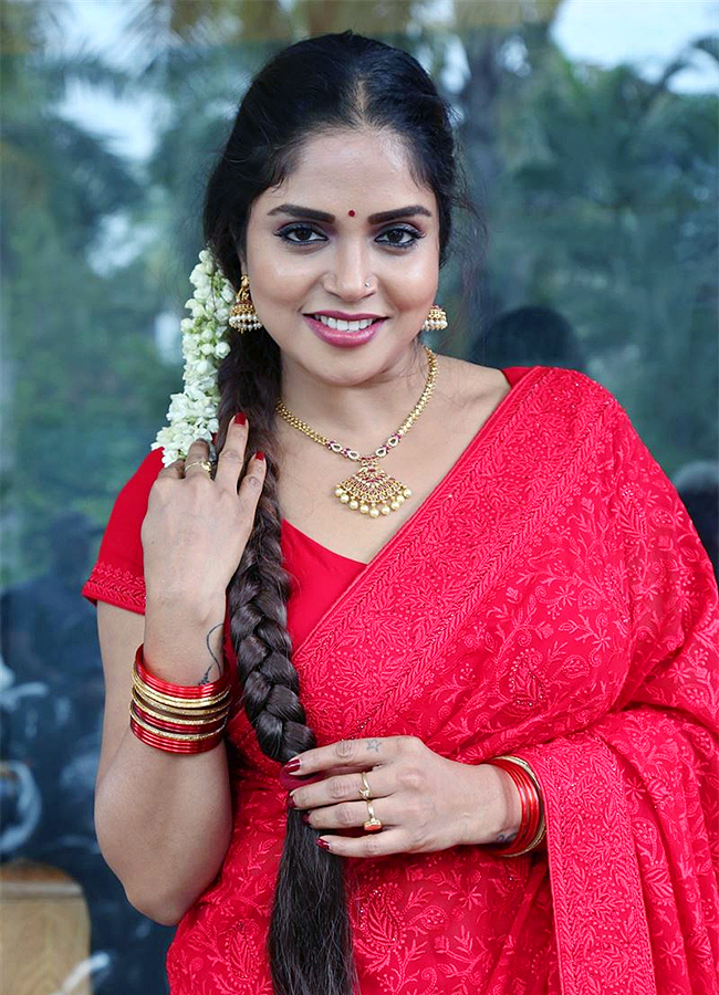 Actress Karunya Chowdary Red Saree Hot photos goes viral4