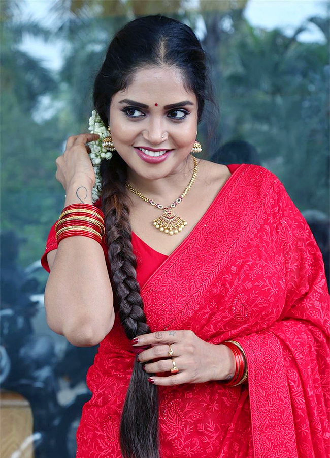 Actress Karunya Chowdary Red Saree Hot photos goes viral6