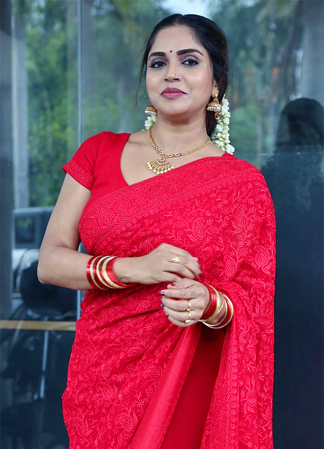 Actress Karunya Chowdary Red Saree Hot photos goes viral7