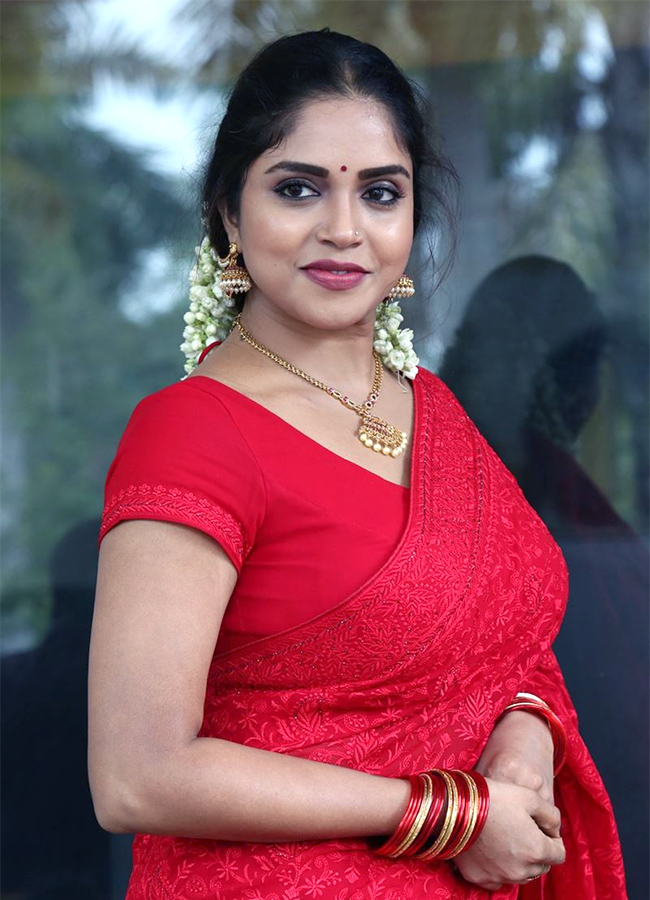 Actress Karunya Chowdary Red Saree Hot photos goes viral9