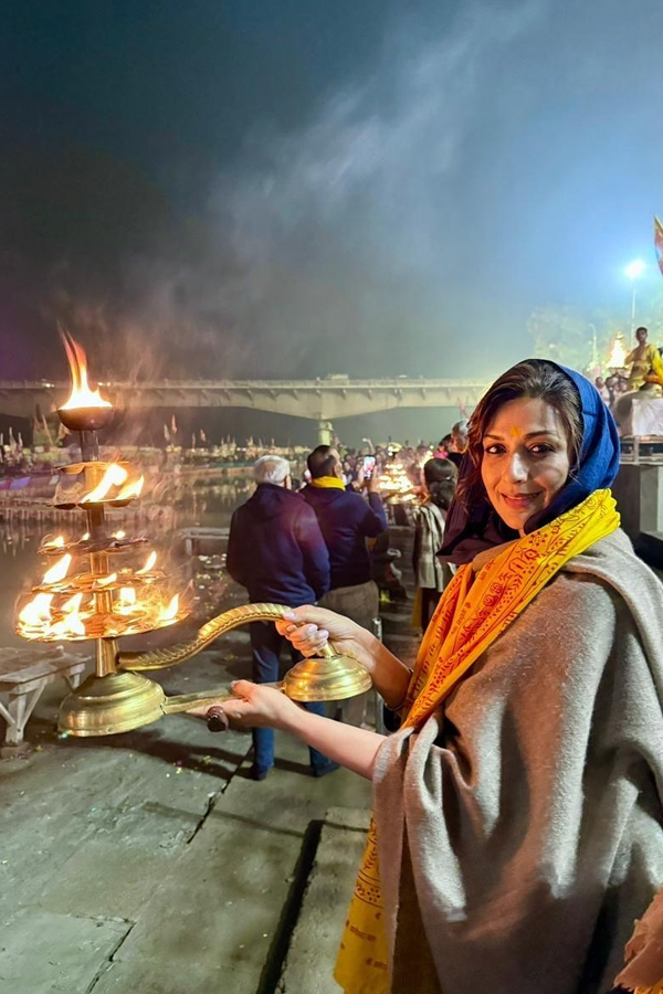 Actress Sonali Bendre Visits Lord Shree Ram At Ayodhya Photos Viral2