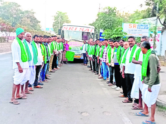 మహారాష్ట్ర పర్యటనకు పసుపు రైతులు1