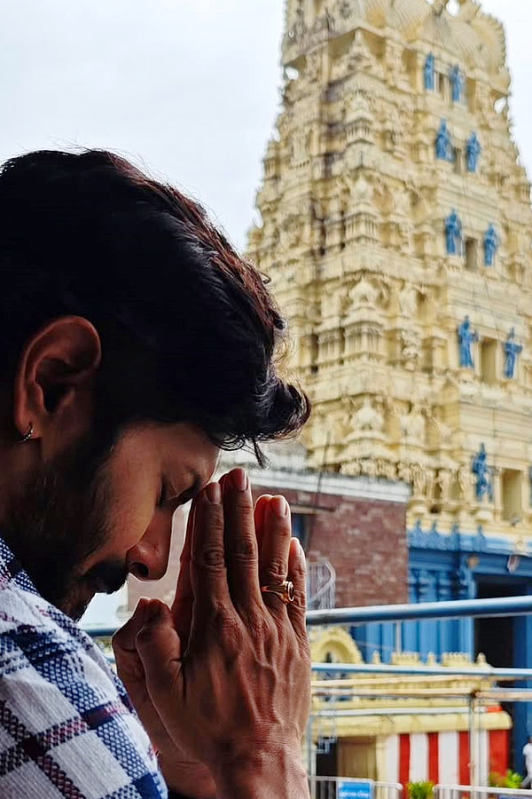 Bigg Boss Telugu Season 2 Winner Kaushal Manda Visit SimhaChalam Temple Along With Family Photos2