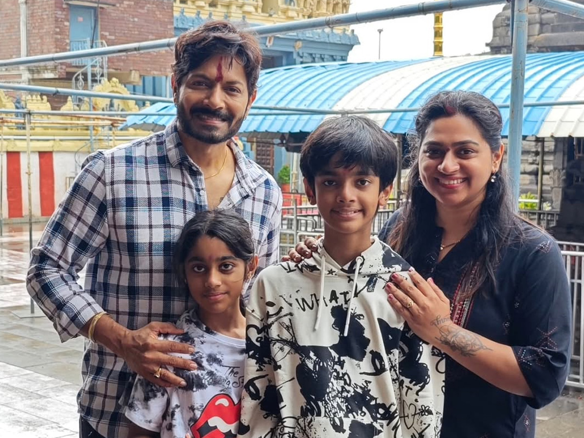 Bigg Boss Telugu Season 2 Winner Kaushal Manda Visit SimhaChalam Temple Along With Family Photos5