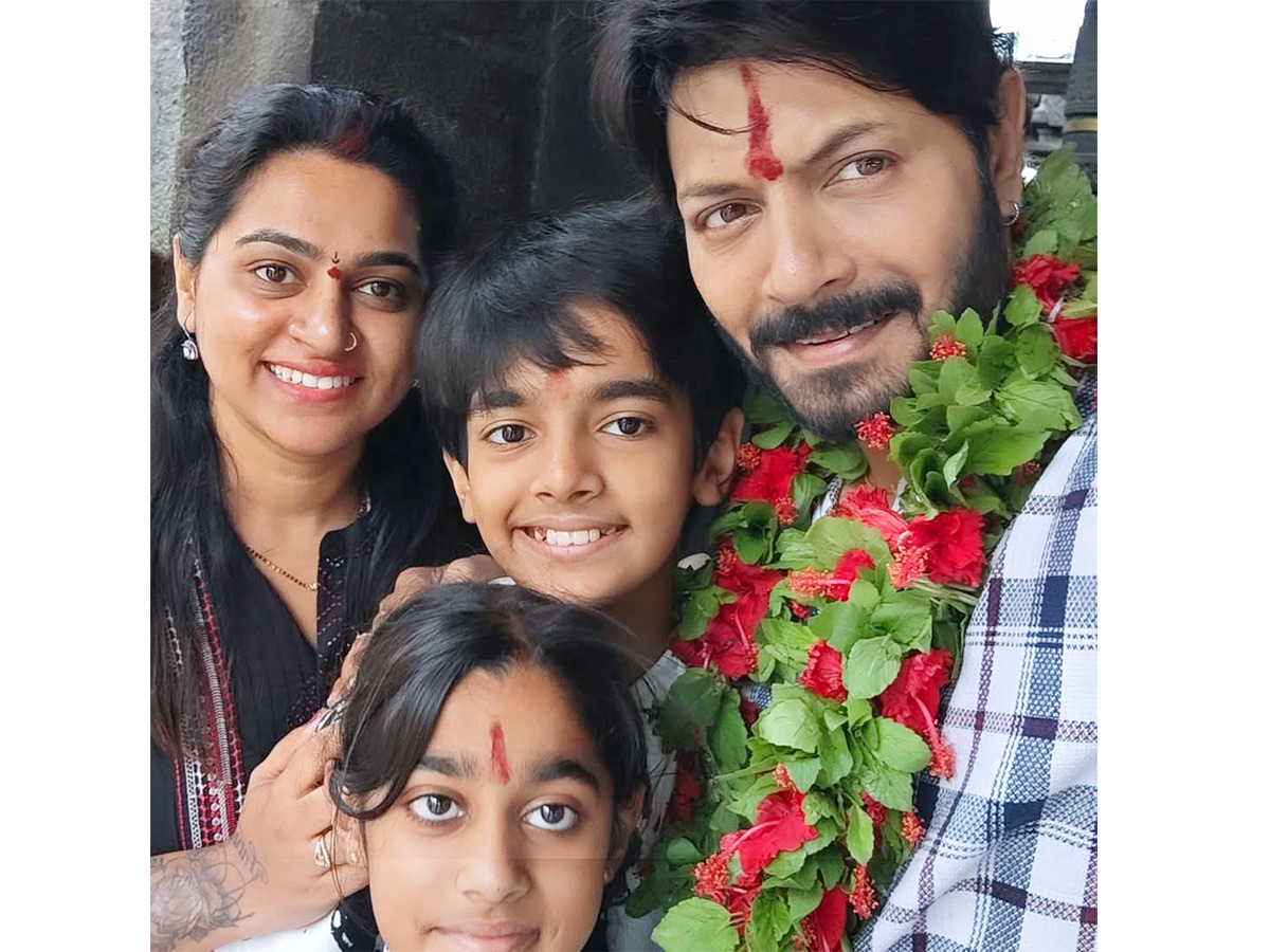 Bigg Boss Telugu Season 2 Winner Kaushal Manda Visit SimhaChalam Temple Along With Family Photos6