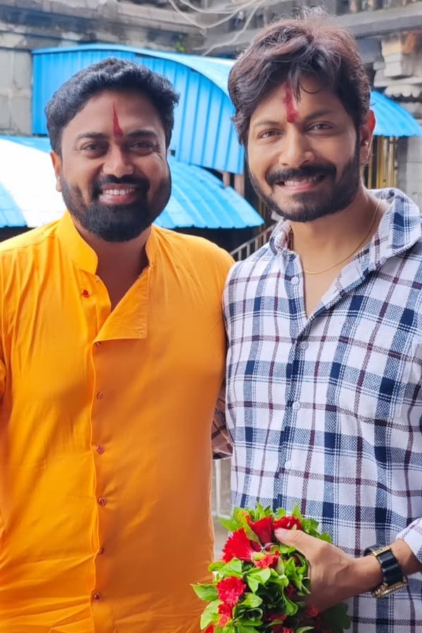 Bigg Boss Telugu Season 2 Winner Kaushal Manda Visit SimhaChalam Temple Along With Family Photos7