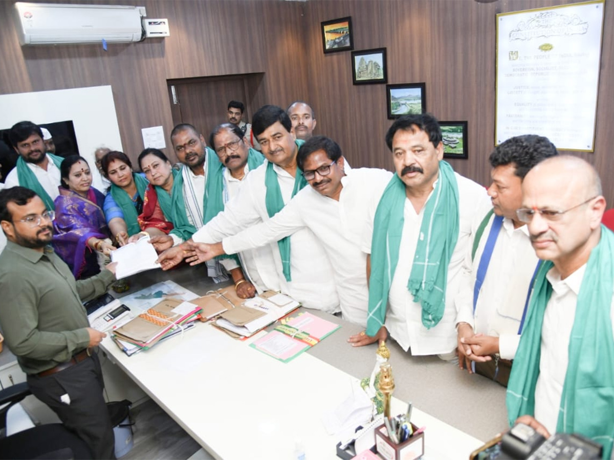 YSRCP Protest Against Farmers Problems Photos10