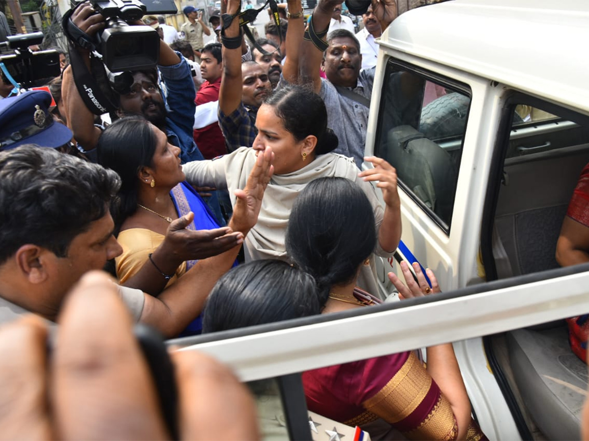 YSRCP Protest Against Farmers Problems Photos14