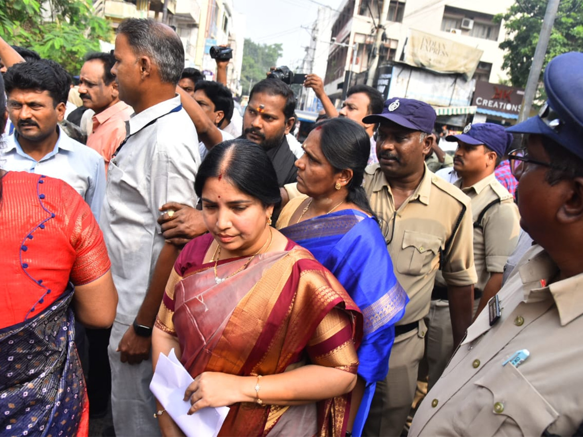 YSRCP Protest Against Farmers Problems Photos17