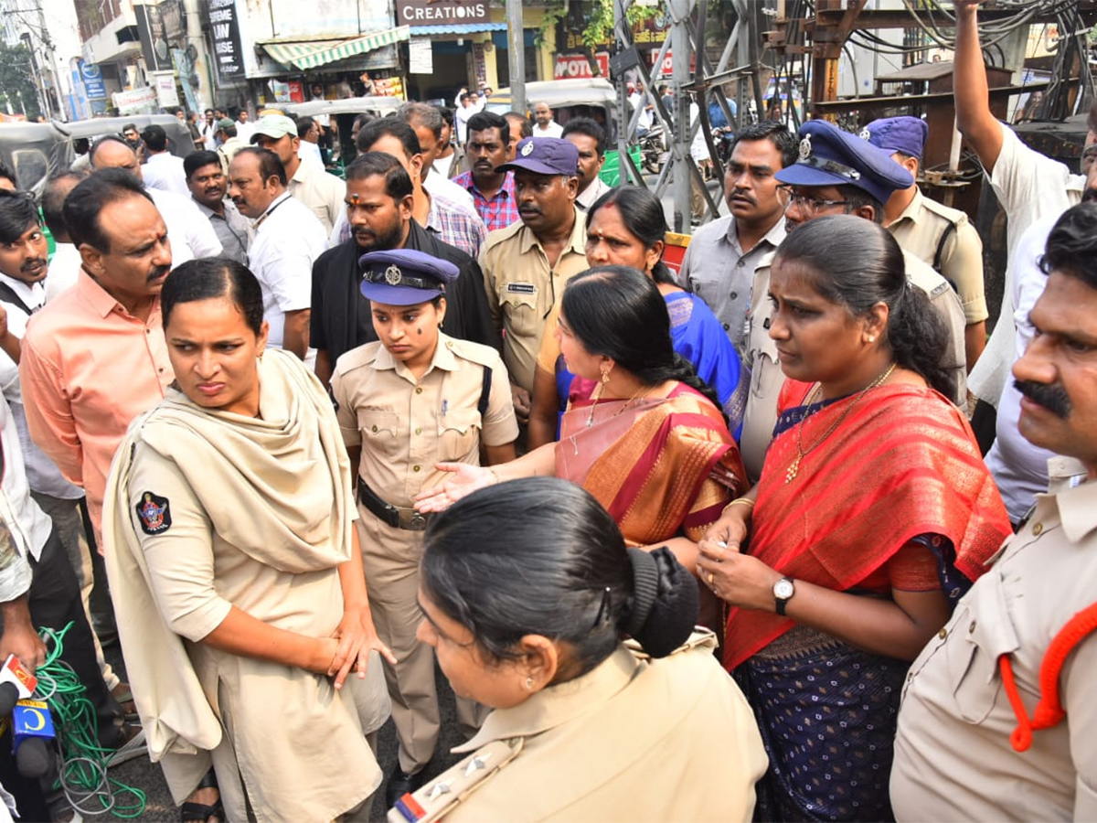 YSRCP Protest Against Farmers Problems Photos20