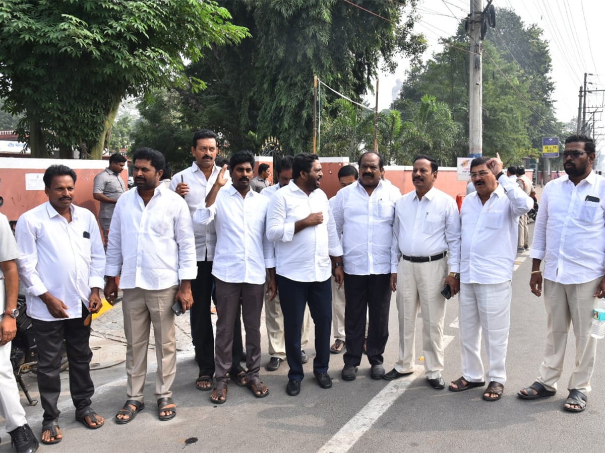 YSRCP Protest Against Farmers Problems Photos23