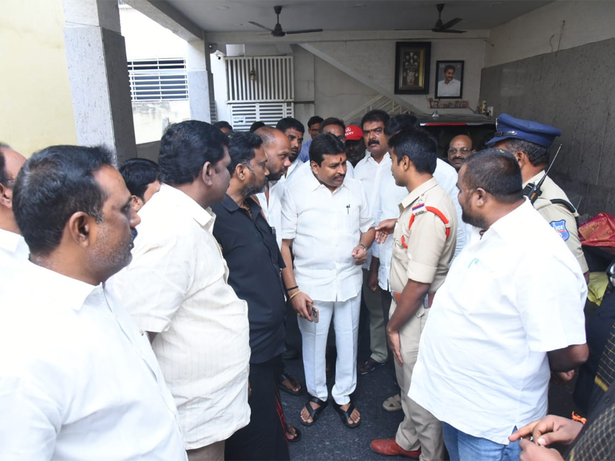 YSRCP Protest Against Farmers Problems Photos24