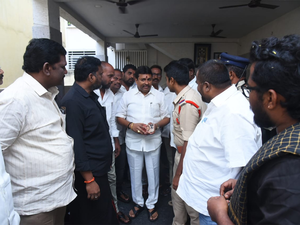 YSRCP Protest Against Farmers Problems Photos25