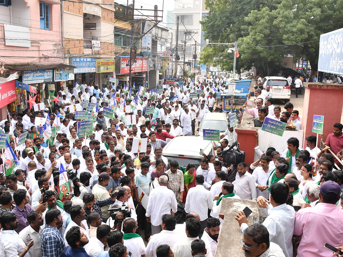 YSRCP Protest Against Farmers Problems Photos29