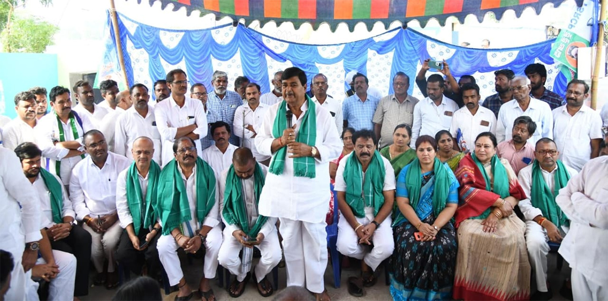 YSRCP Protest Against Farmers Problems Photos3