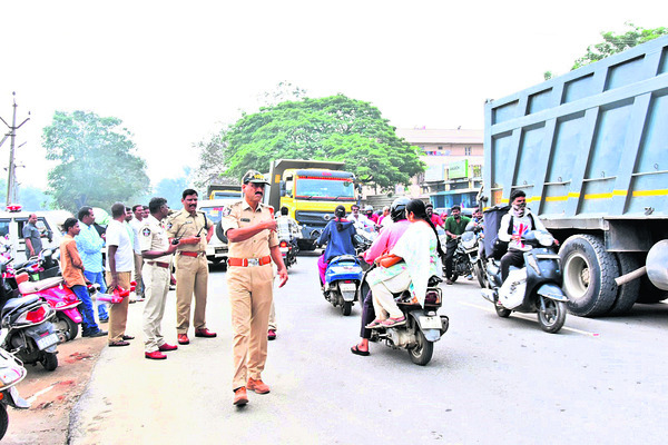 అచ్చార్ల చెరువు మొరవకు గండి 
3