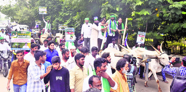 కదం తొక్కిన కర్షకులు 1