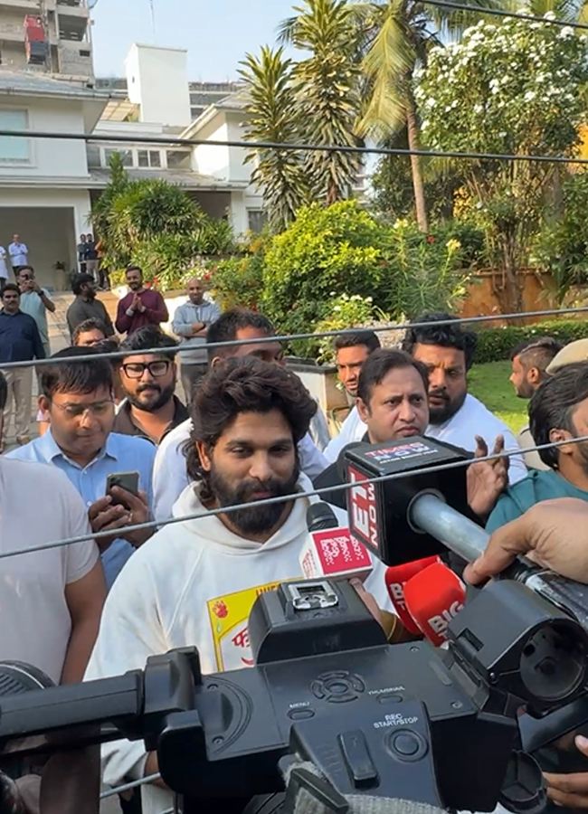 Allu Arjun returns home, Tollywood celebrities show solidarity21