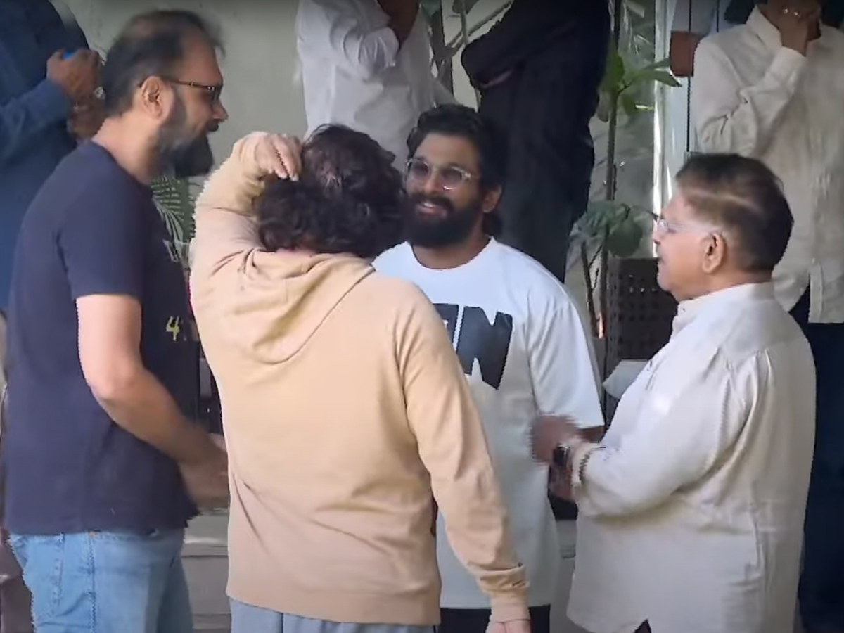 Allu Arjun returns home, Tollywood celebrities show solidarity25