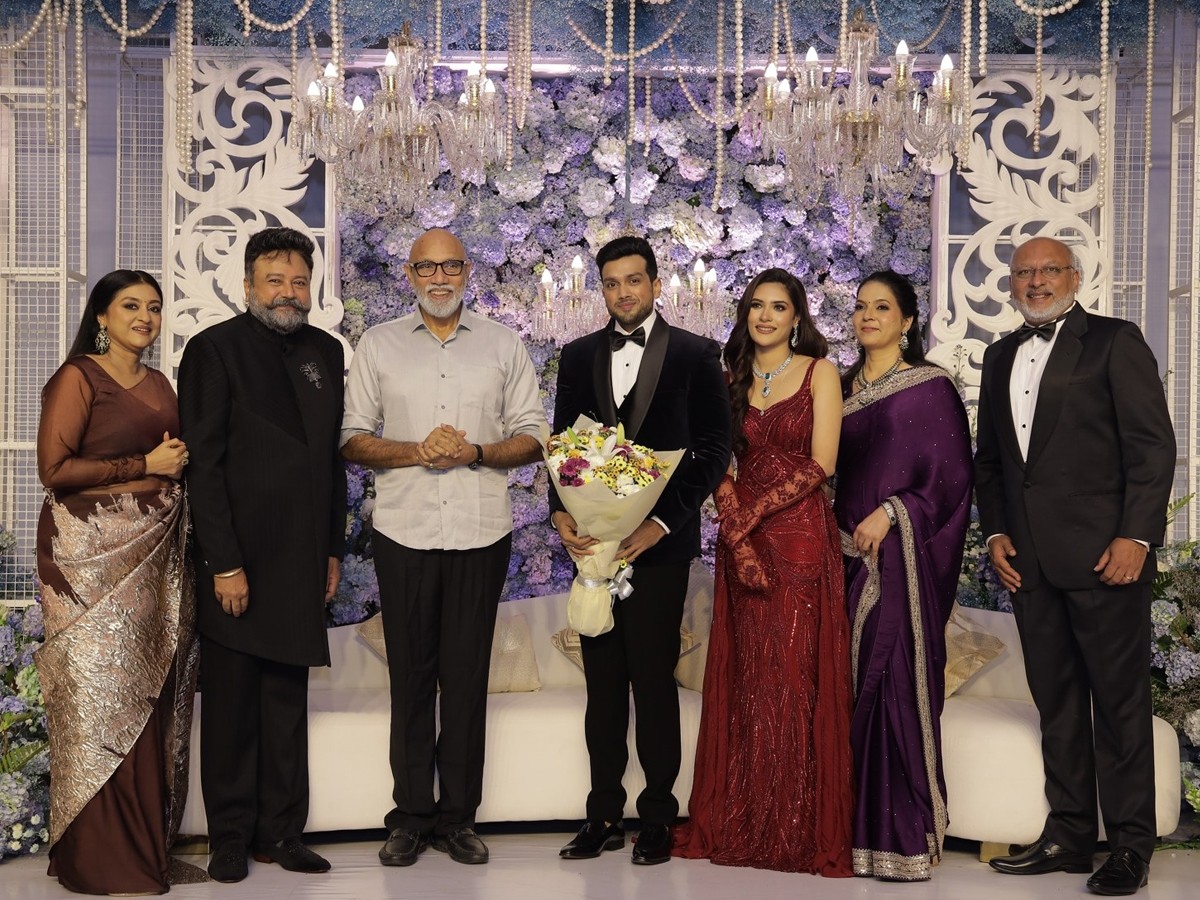 Celebrities Buzz At Kalidas Jayaram And Tarini Kalingarayar Reception Photos Goes Viral17