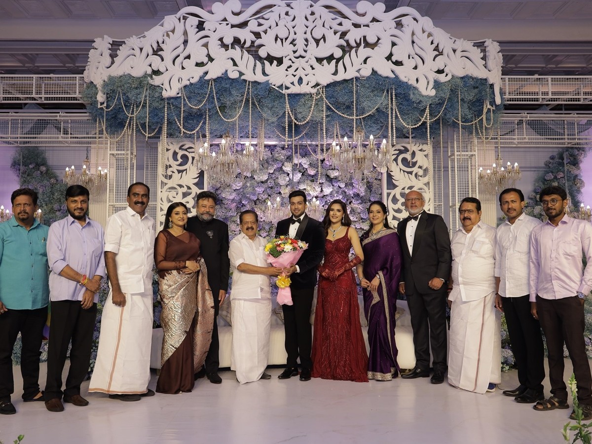 Celebrities Buzz At Kalidas Jayaram And Tarini Kalingarayar Reception Photos Goes Viral20