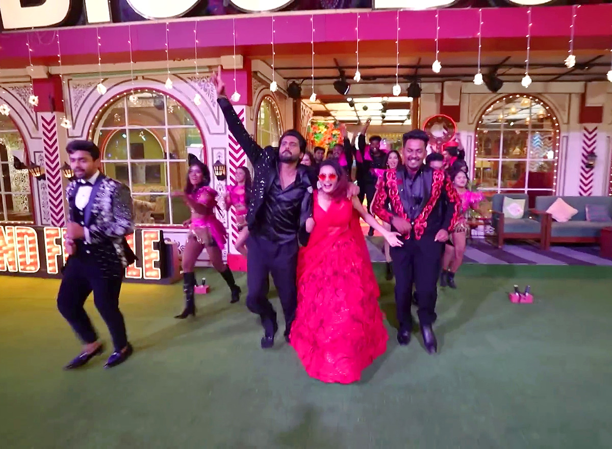 Bigg boss 8 grand finale 2024 photos goes viral36