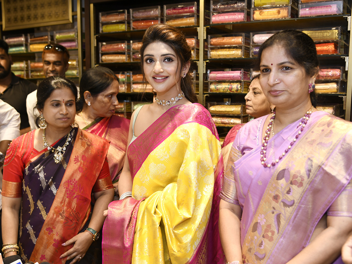 Sreeleela at Vizag Chennai Shopping Mall Opening3