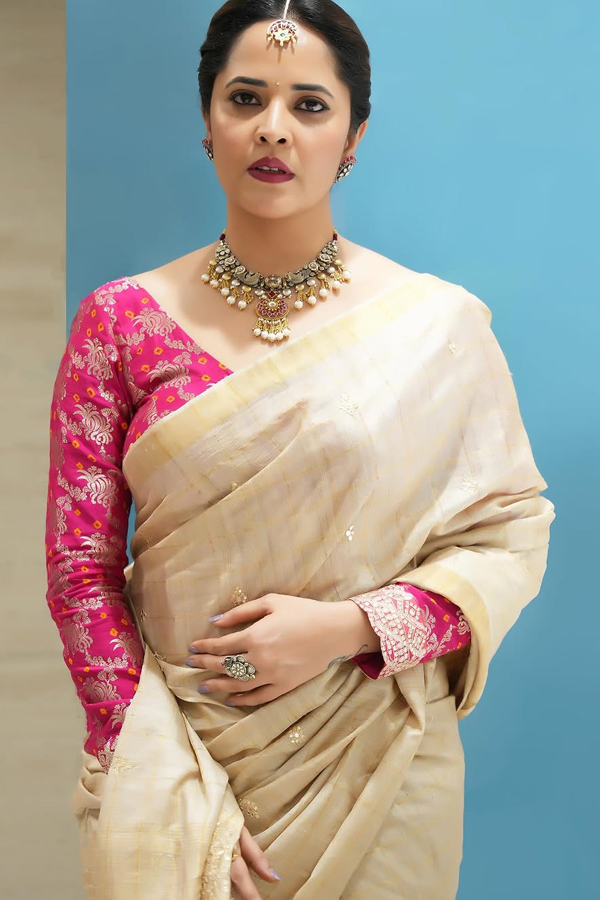 Anchor Anasuya Bharadwaj Latest Elegant Looks In Stylish Saree3