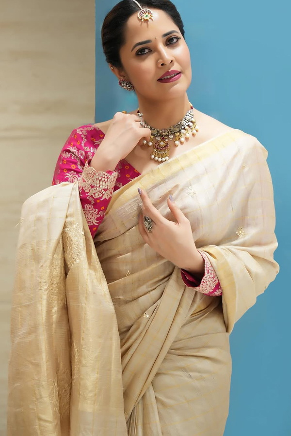 Anchor Anasuya Bharadwaj Latest Elegant Looks In Stylish Saree4