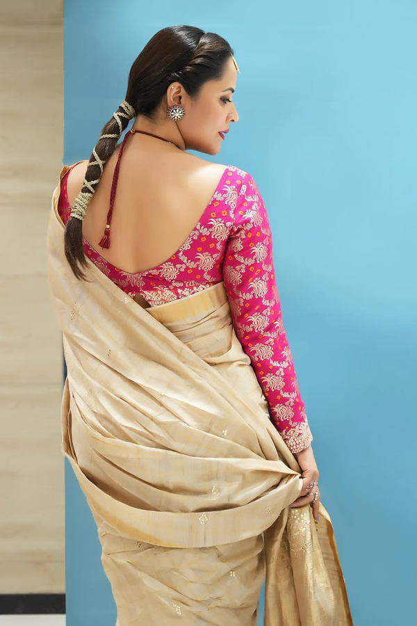 Anchor Anasuya Bharadwaj Latest Elegant Looks In Stylish Saree5