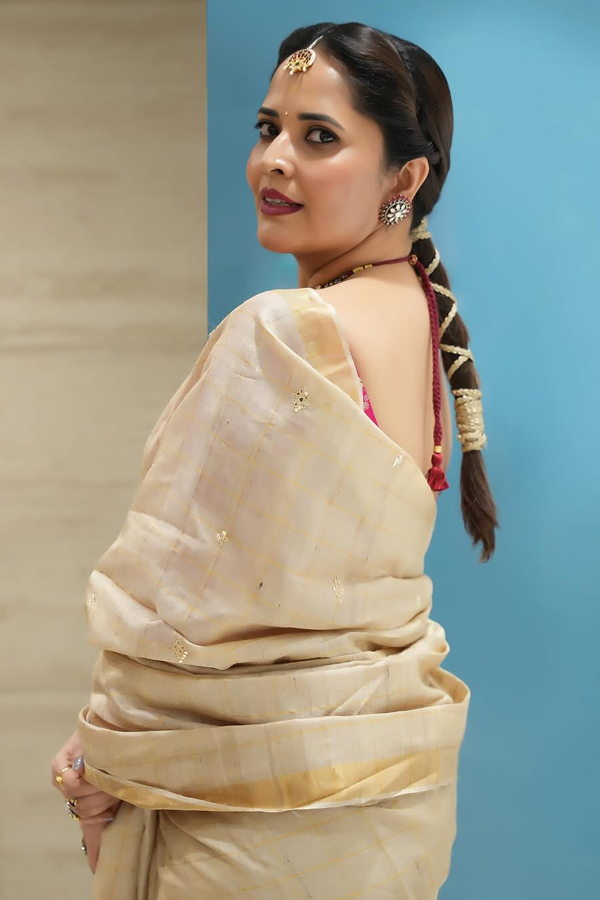 Anchor Anasuya Bharadwaj Latest Elegant Looks In Stylish Saree8